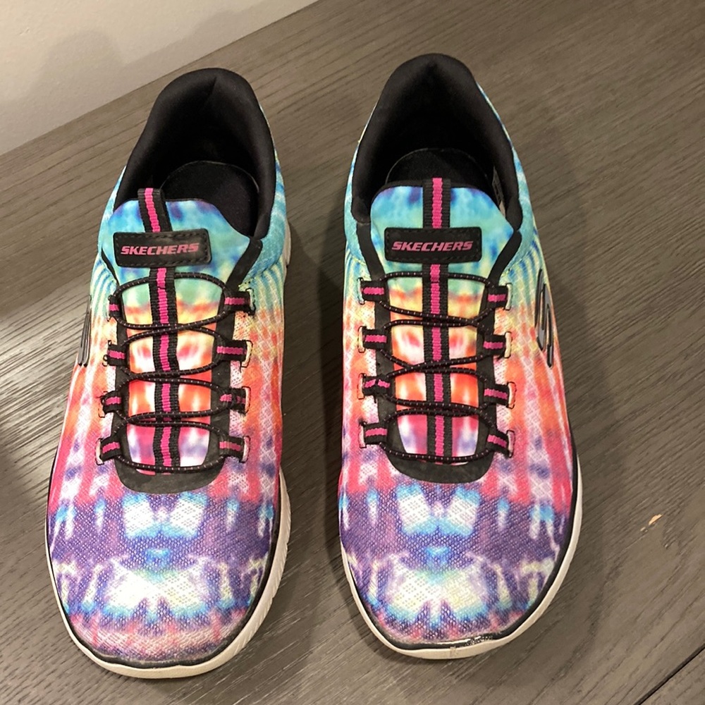 Women’s Sketchers memory foam slip on - size 9